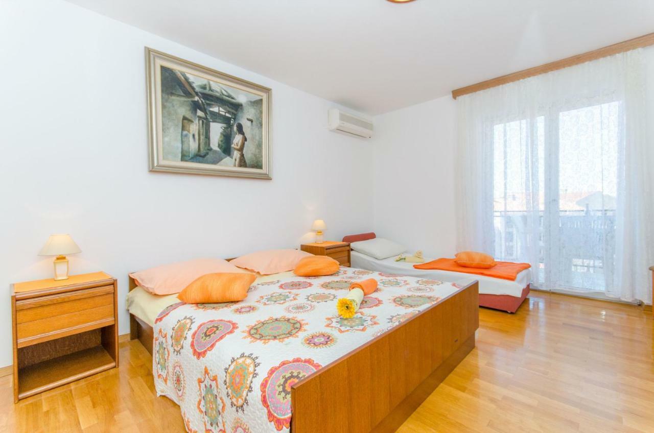 Apartments And Room Sun & Sea Podgora Exterior photo
