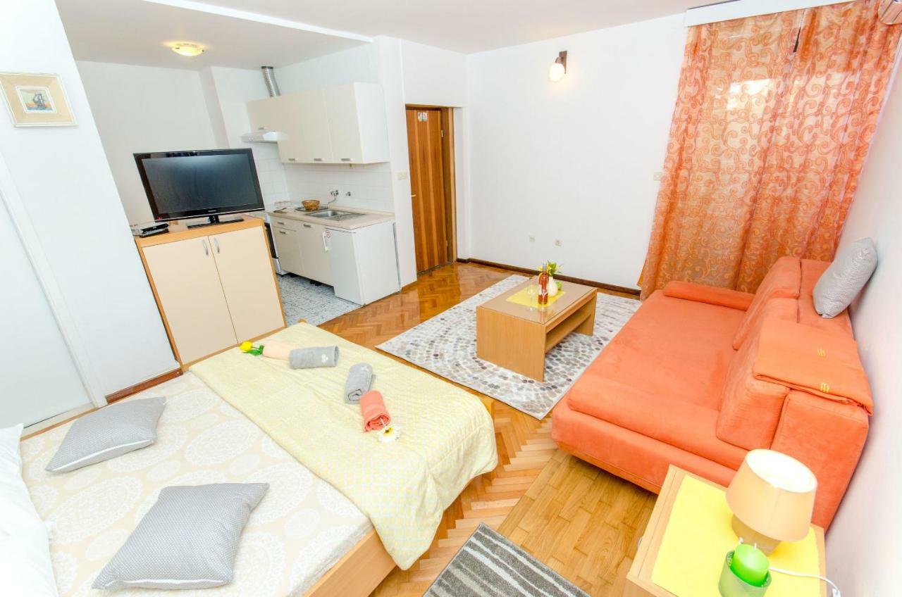 Apartments And Room Sun & Sea Podgora Exterior photo