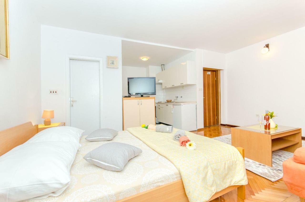 Apartments And Room Sun & Sea Podgora Exterior photo