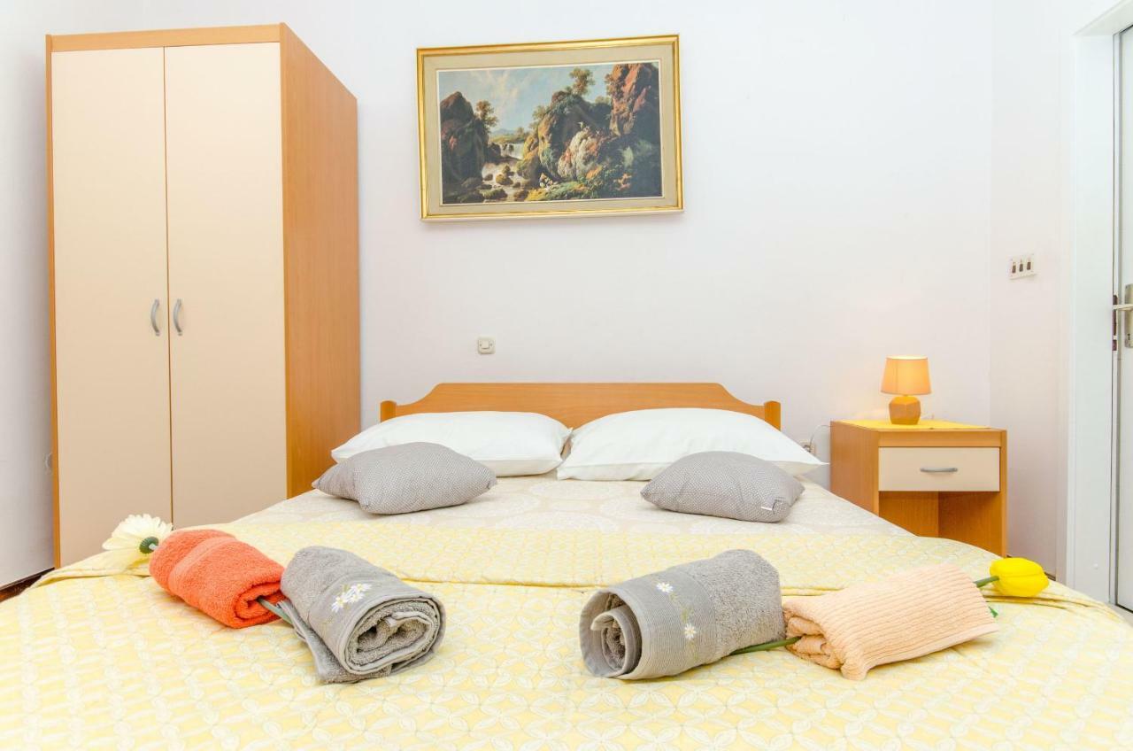 Apartments And Room Sun & Sea Podgora Exterior photo